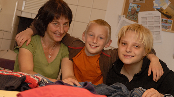 Familie macht Wäsche Familie macht die Wäsche