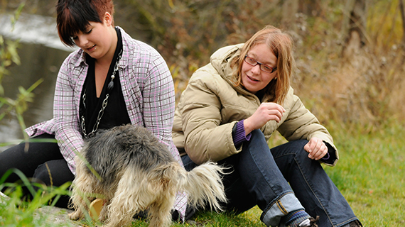Frauen mit Hund 2 Frauen mit Hund