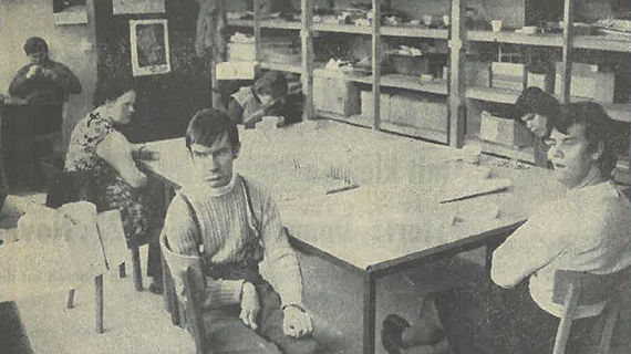 Mitarbeitende in der Werkstatt Ravensburg im Jahr 1975